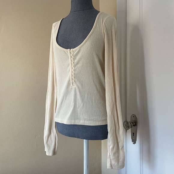 Urban Outfitters Women’s Cream Sweater Size M - Picture 4 of 15